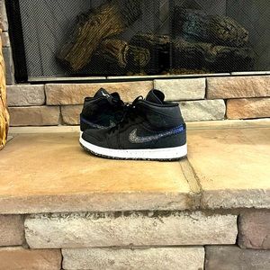 Air jordan 1 mids crater blue size 9.5 men’s